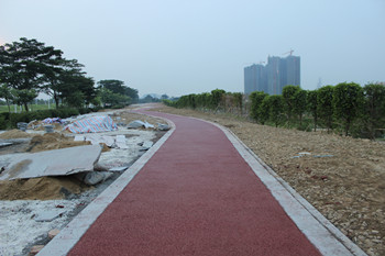 2015年11月7日进场广州市萝岗区香雪路暗红透水混凝土施工