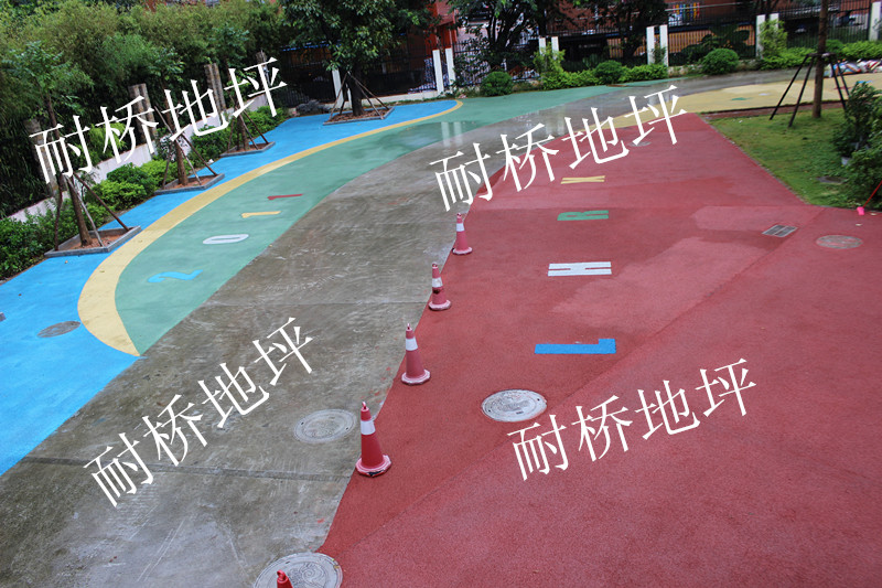 2014年1月6日进场深圳人民小学晒步路改造人行道透水混凝土施工